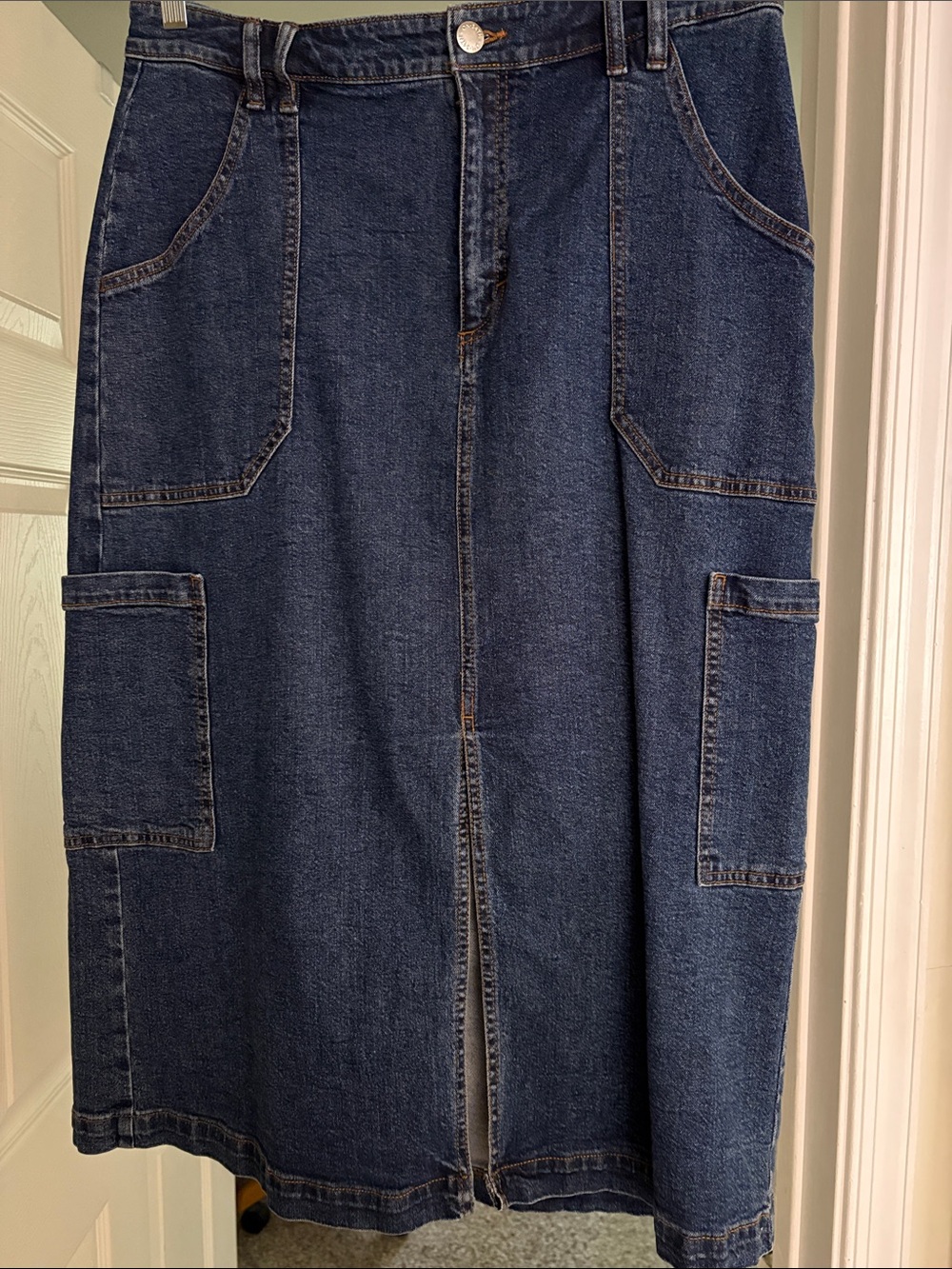 ON 34th Women’s NWOT  Denim Midi Skirt with Cargo Pockets - Dark Blue NEVER WORN